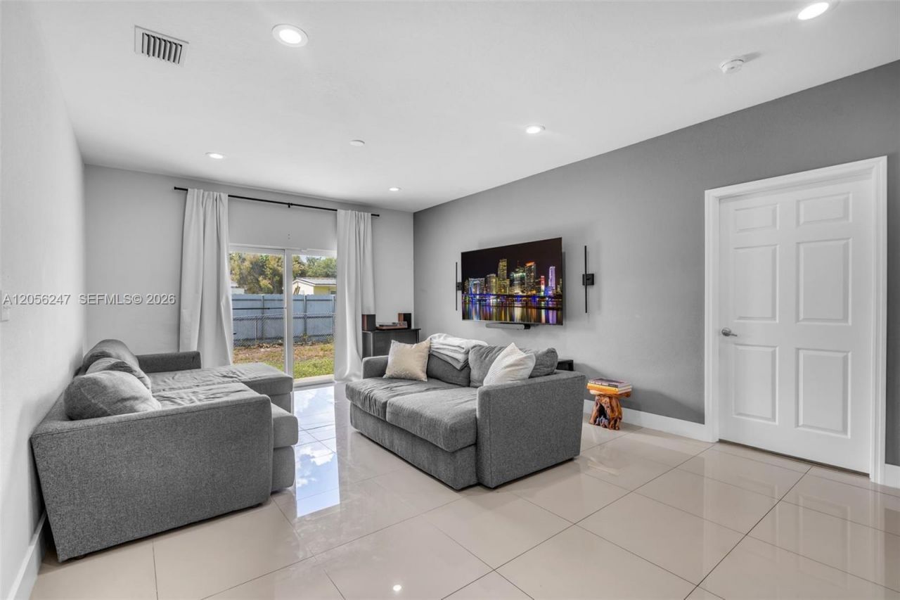 1330 NW 11th St, Fort Lauderdale, FL 33311 Photo