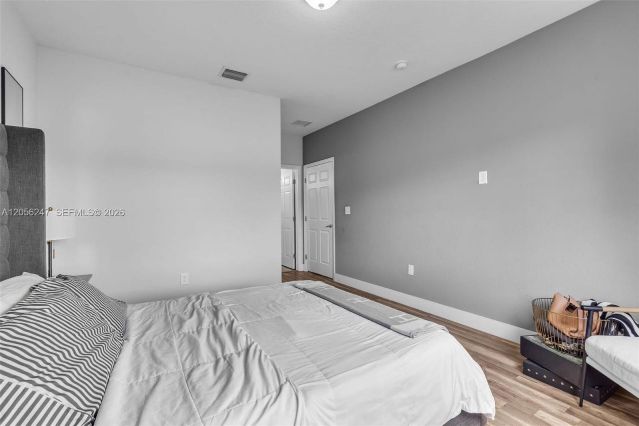 1330 NW 11th St, Fort Lauderdale, FL 33311 Photo