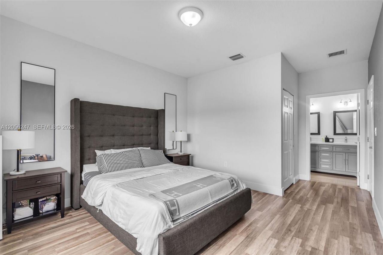 1330 NW 11th St, Fort Lauderdale, FL 33311 Photo