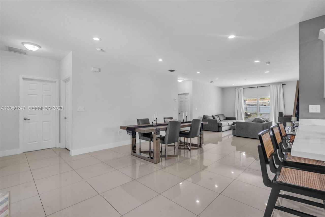 1330 NW 11th St, Fort Lauderdale, FL 33311 Photo