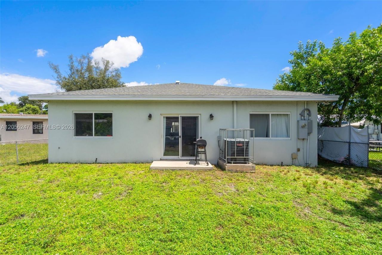 1330 NW 11th St, Fort Lauderdale, FL 33311 Photo