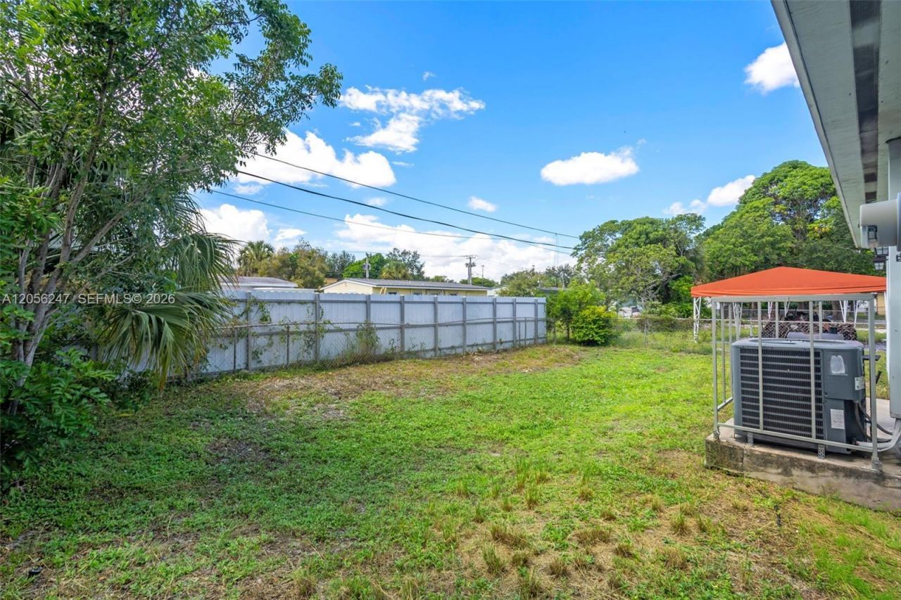 1330 NW 11th St, Fort Lauderdale, FL 33311 Photo