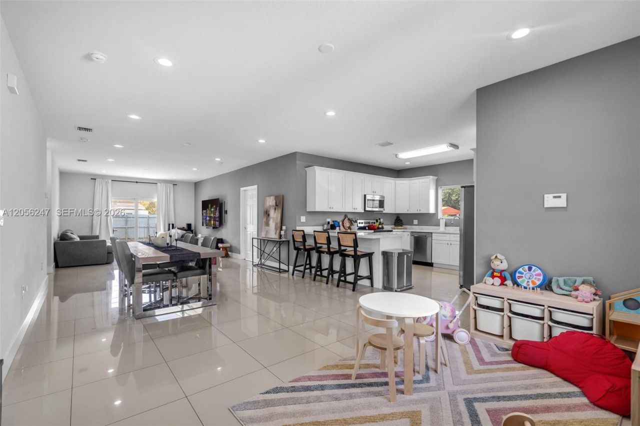 1330 NW 11th St, Fort Lauderdale, FL 33311 Photo