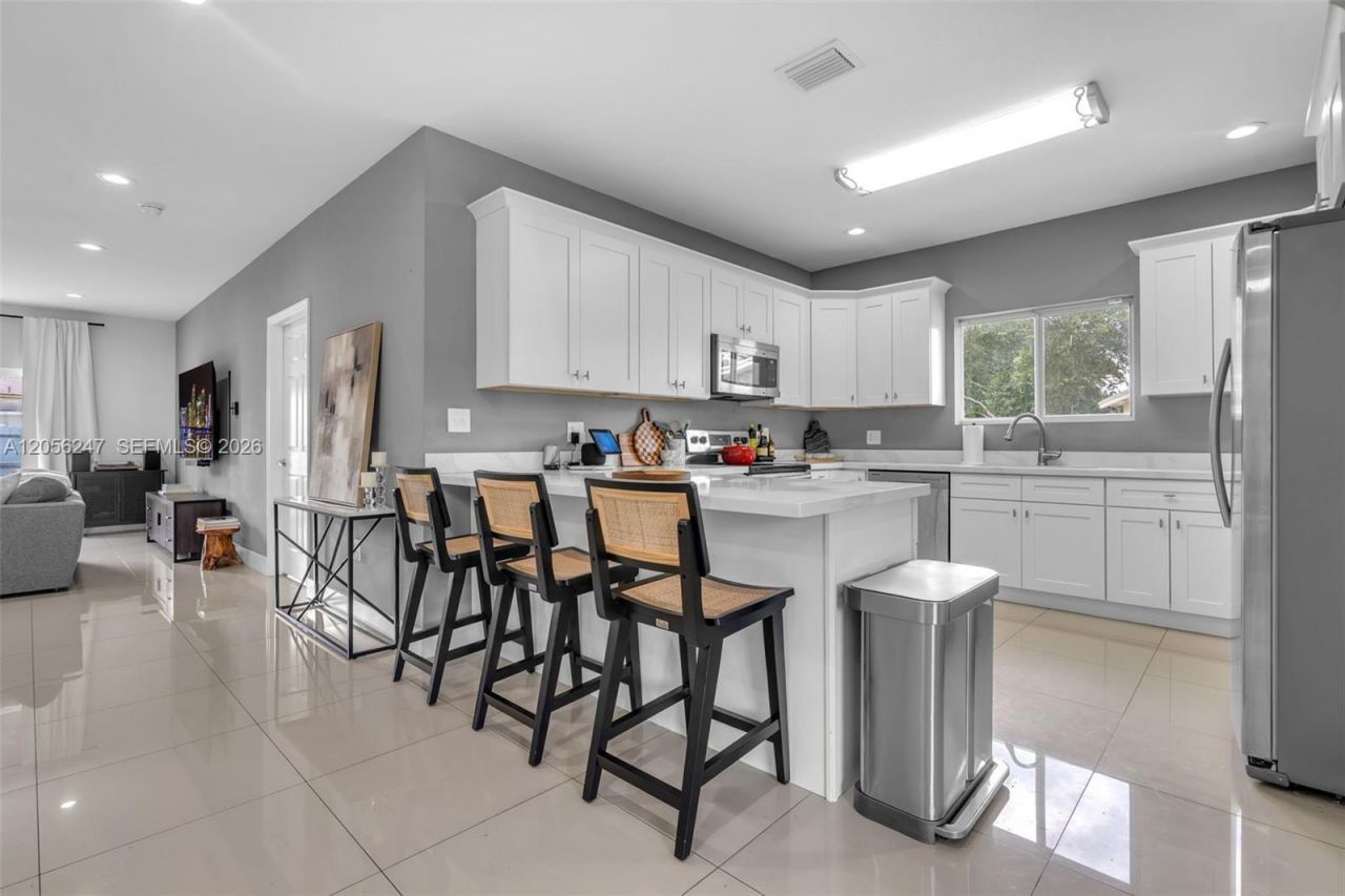 1330 NW 11th St, Fort Lauderdale, FL 33311 Photo