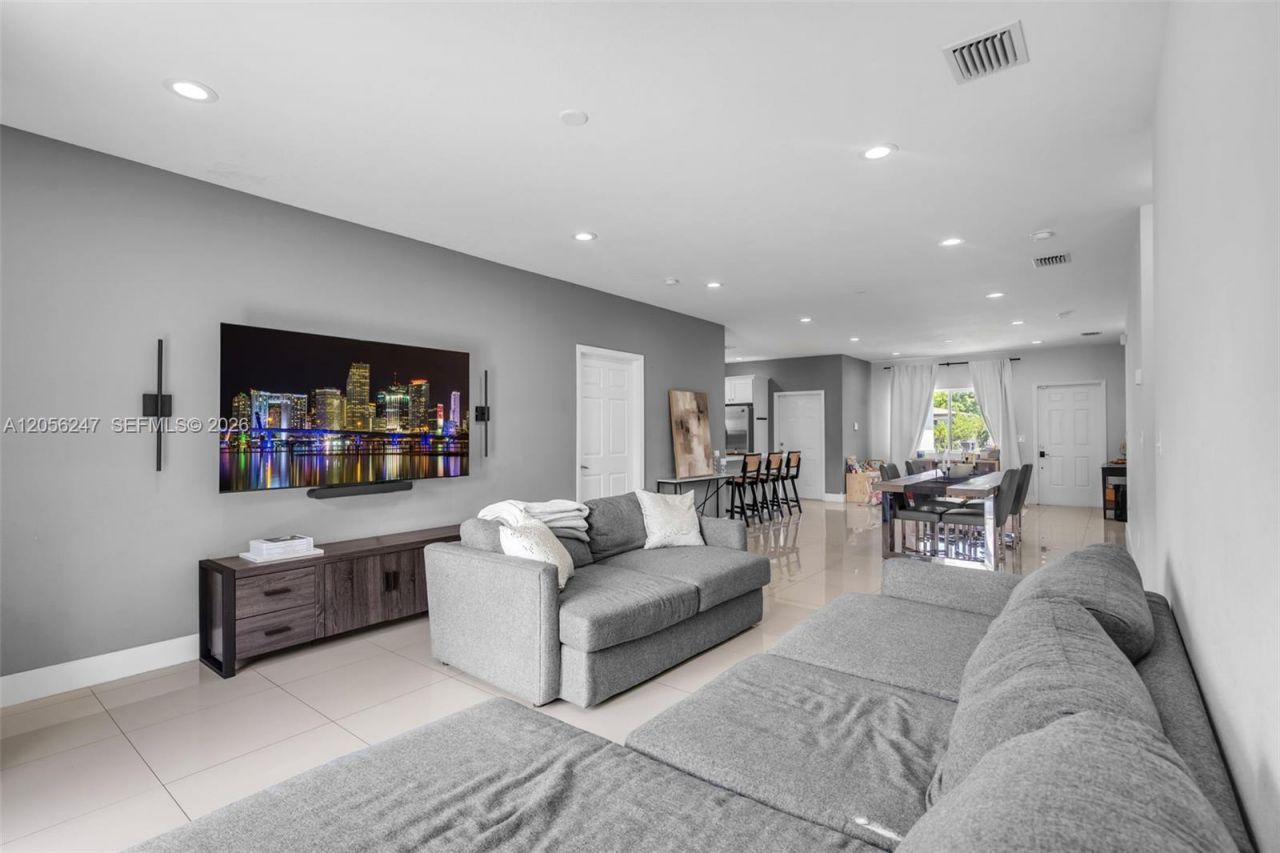 1330 NW 11th St, Fort Lauderdale, FL 33311 Photo
