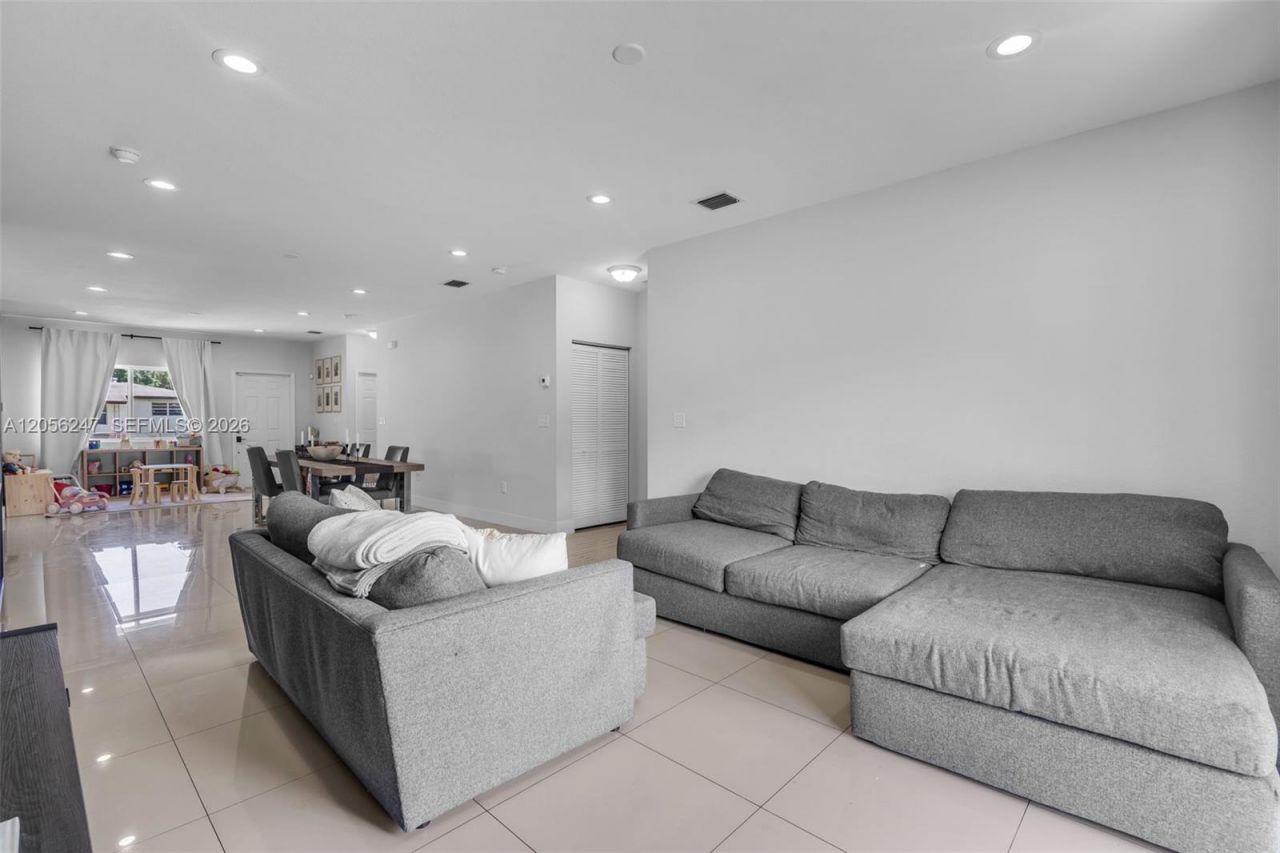 1330 NW 11th St, Fort Lauderdale, FL 33311 Photo