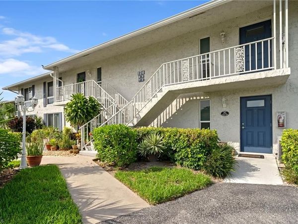 124 Penny LN , Unit 5, NAPLES, FL 34112