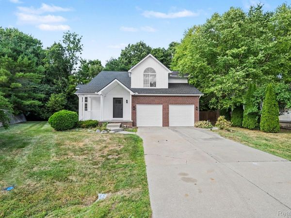 4429 Meadowlane Court, Burton, Mi 48519
