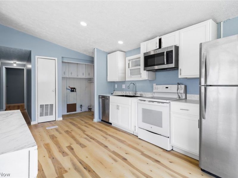 465 Stallion Court , Lagrange, OH 44050 Photo 6