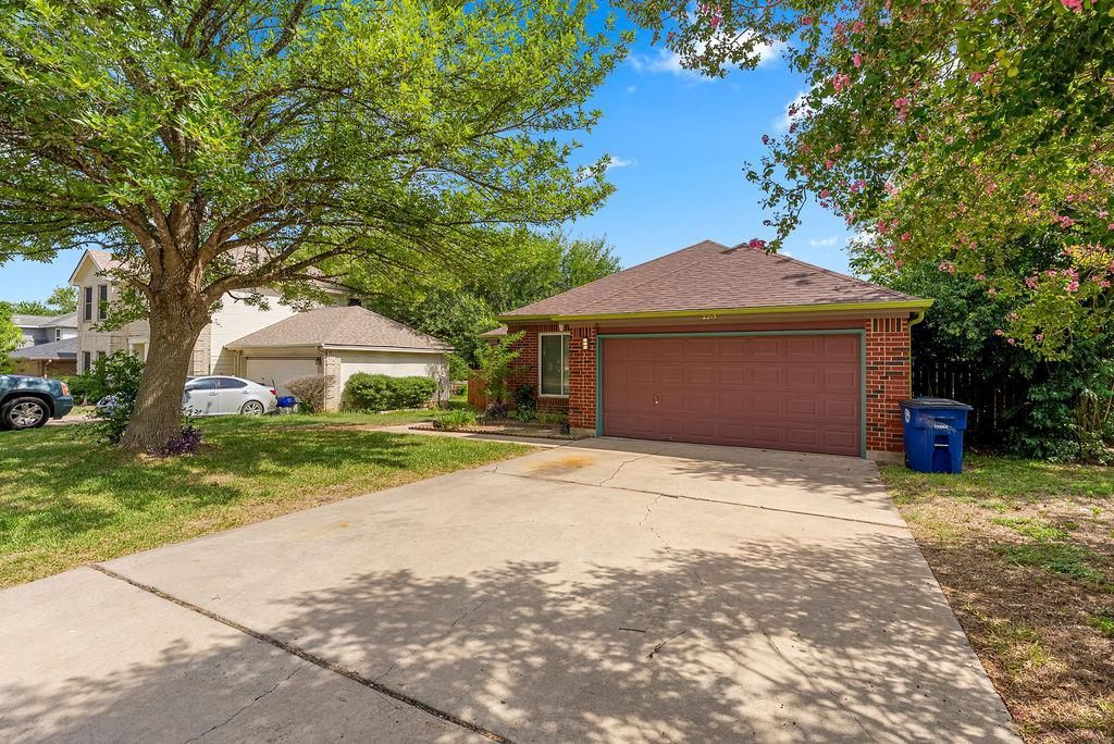 2215 Patsy Pkwy, Austin, TX 78744 Main Photo
