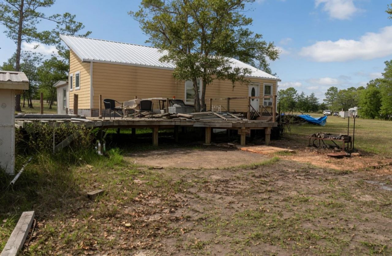 240 Pine Valley Dr, Paige, TX 78659 Main Photo