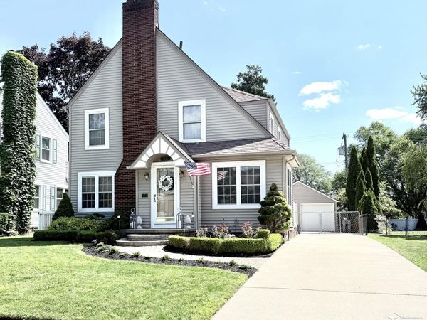 2681 LENOX Street, Trenton, MI 48183