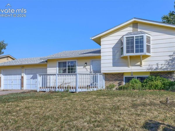 7530 Dove Creek Circle, Colorado Springs, CO 80911