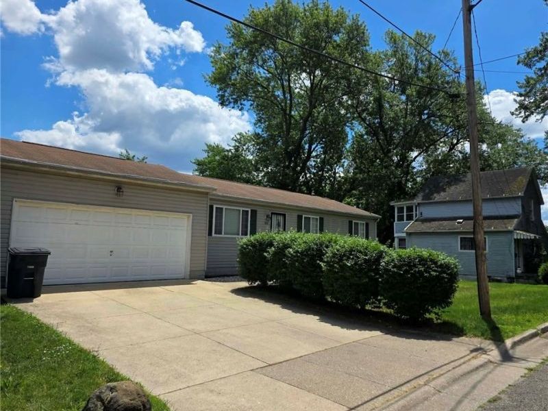 1895 Ritzman Court, Akron, OH 44314 Photo 1