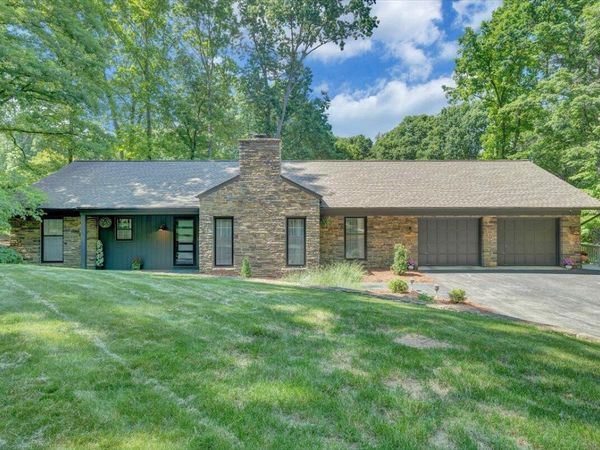 5027 Hunting Hills DR , Roanoke, VA 24018