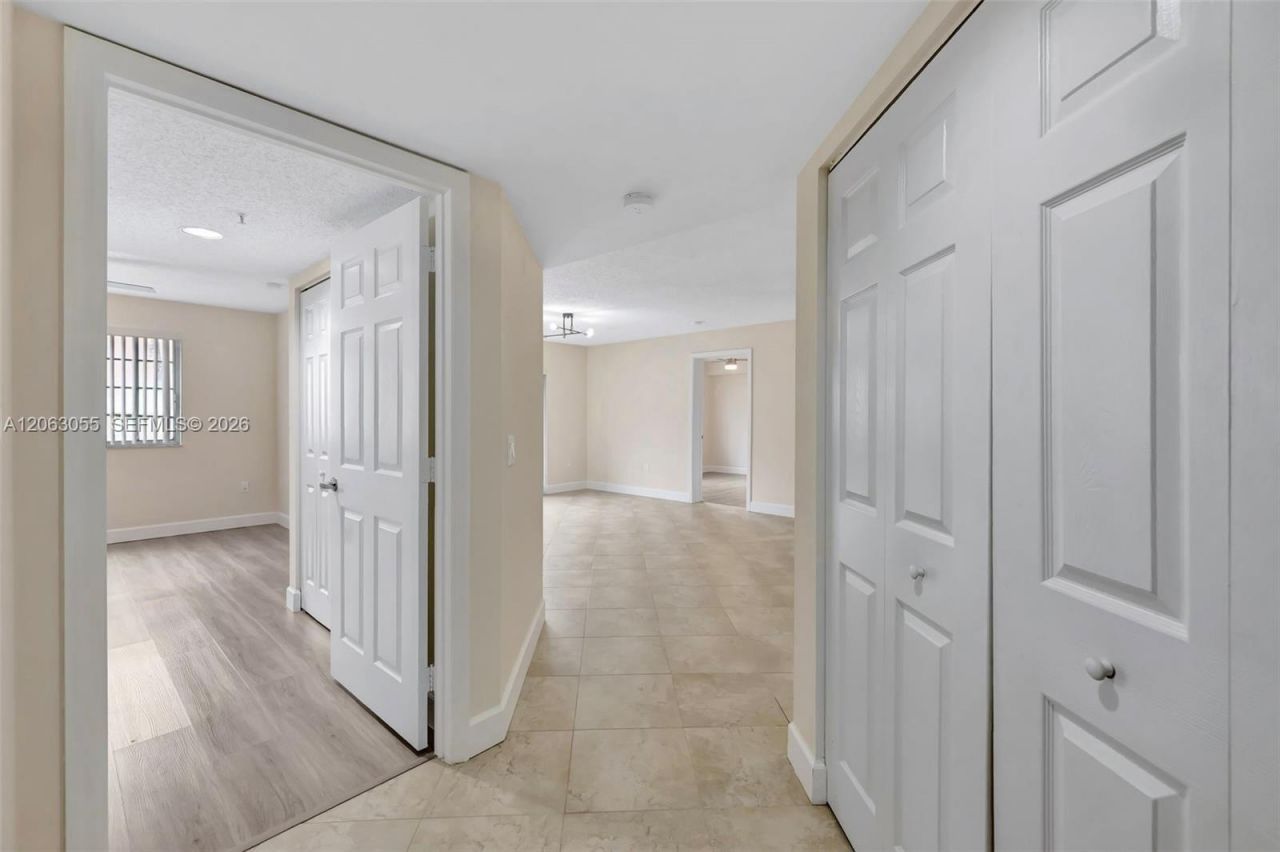 2009 SE 10th Ave, Unit 302, Fort Lauderdale, FL 33316 Photo
