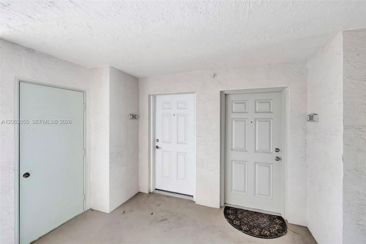 2009 SE 10th Ave, Unit 302, Fort Lauderdale, FL 33316 Photo