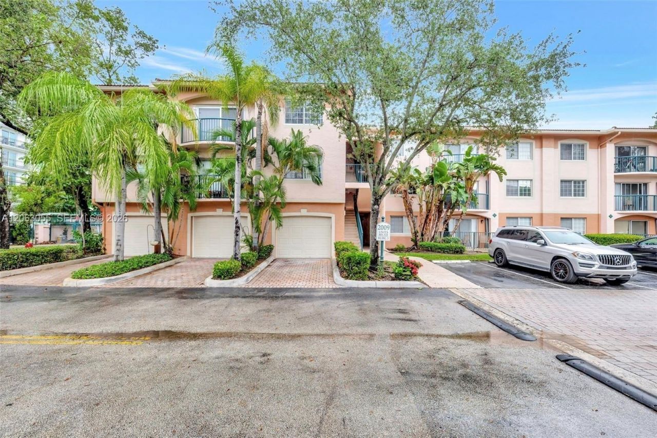 2009 SE 10th Ave, Unit 302, Fort Lauderdale, FL 33316 Photo