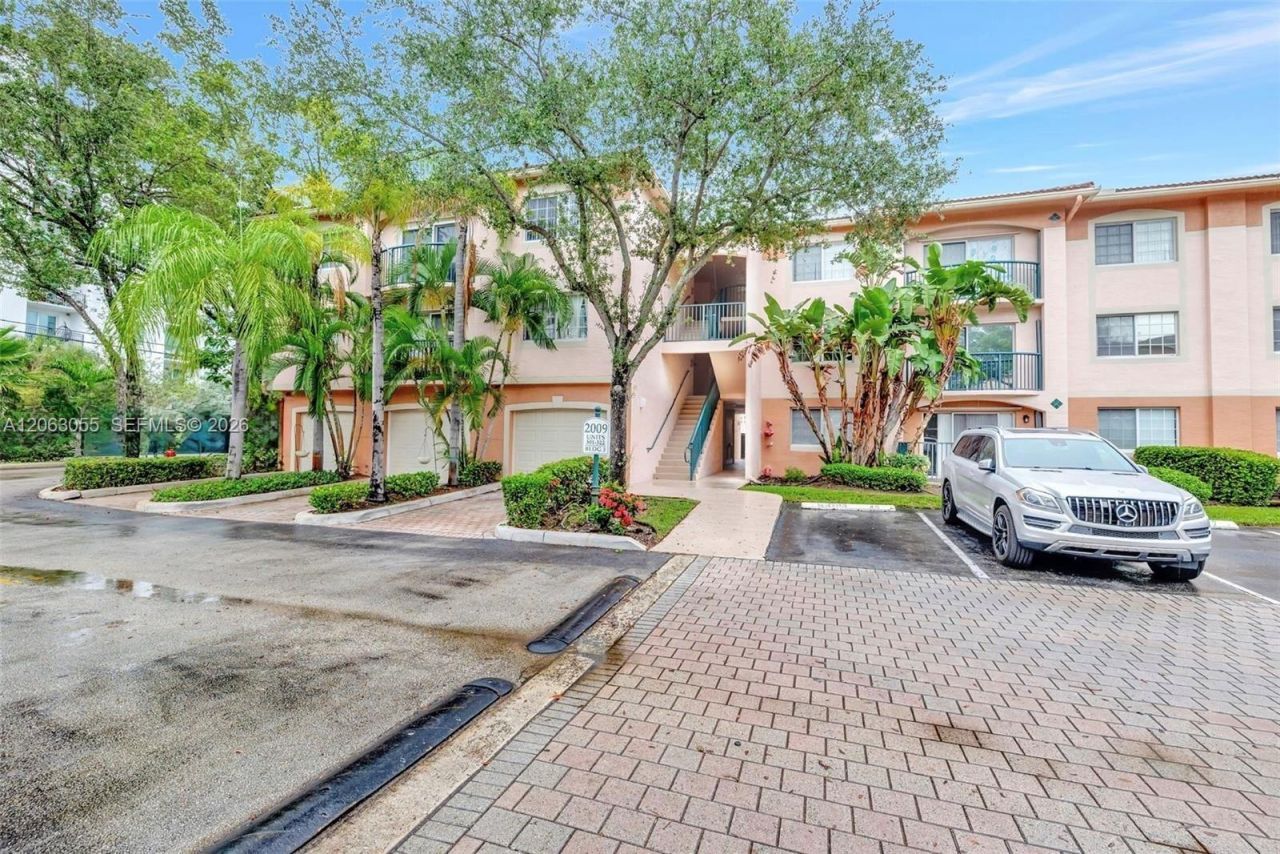 2009 SE 10th Ave, Unit 302, Fort Lauderdale, FL 33316 Photo