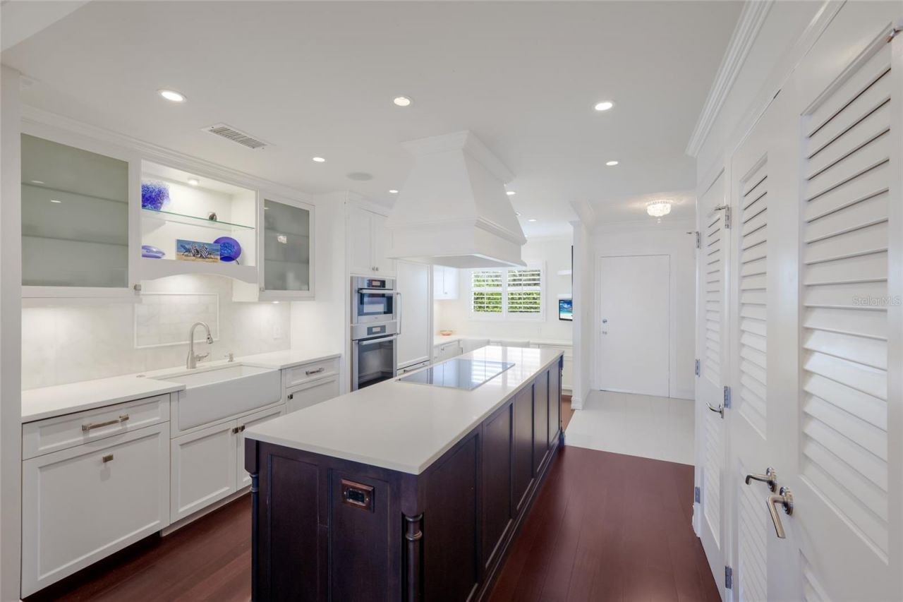 7001 Gulf Of Mexico Drive, Unit 24, Longboat Key, FL 34228 Photo