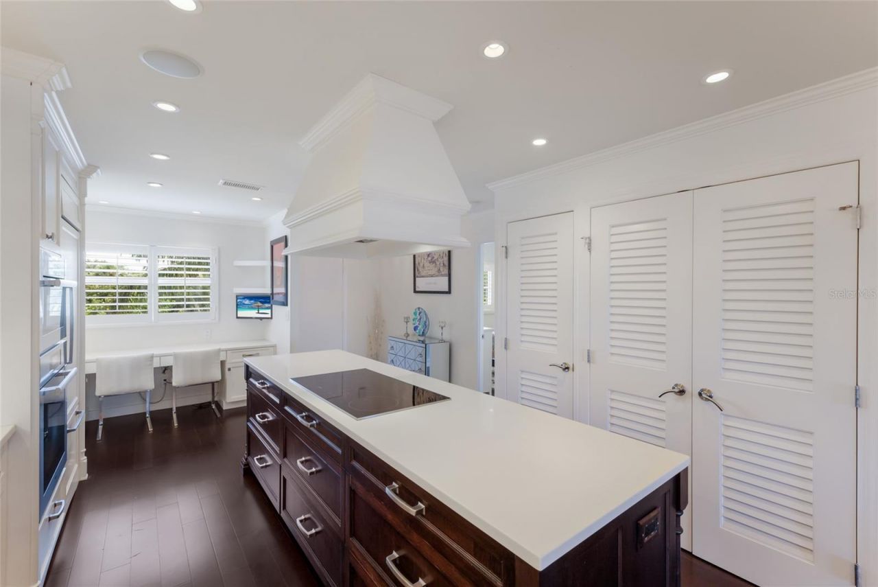 7001 Gulf Of Mexico Drive, Unit 24, Longboat Key, FL 34228 Photo