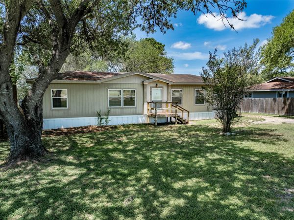 424 Ellinger RD , La Grange, TX 78945