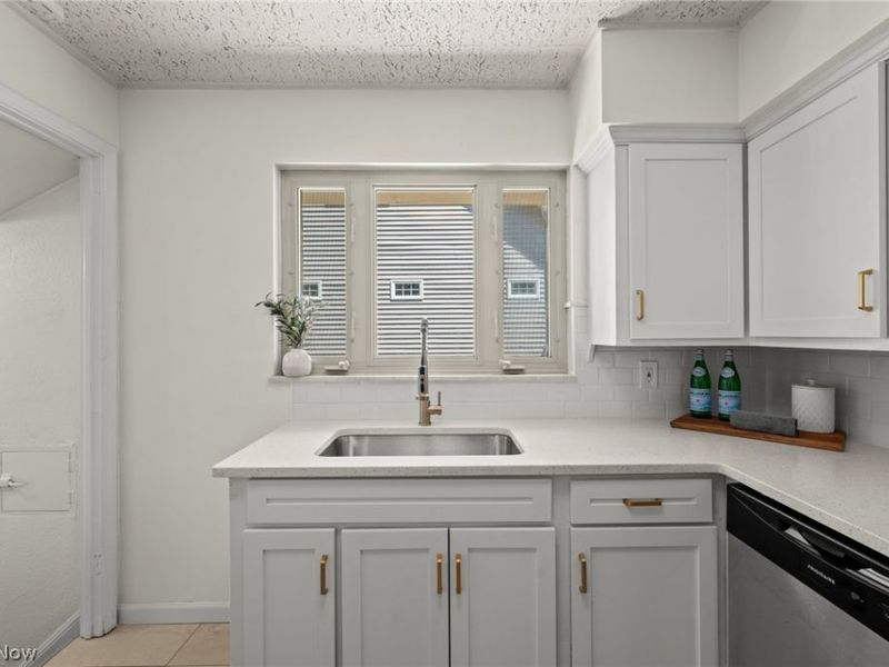 24914 E Oakland, Bay Village, OH 44140 Photo 23