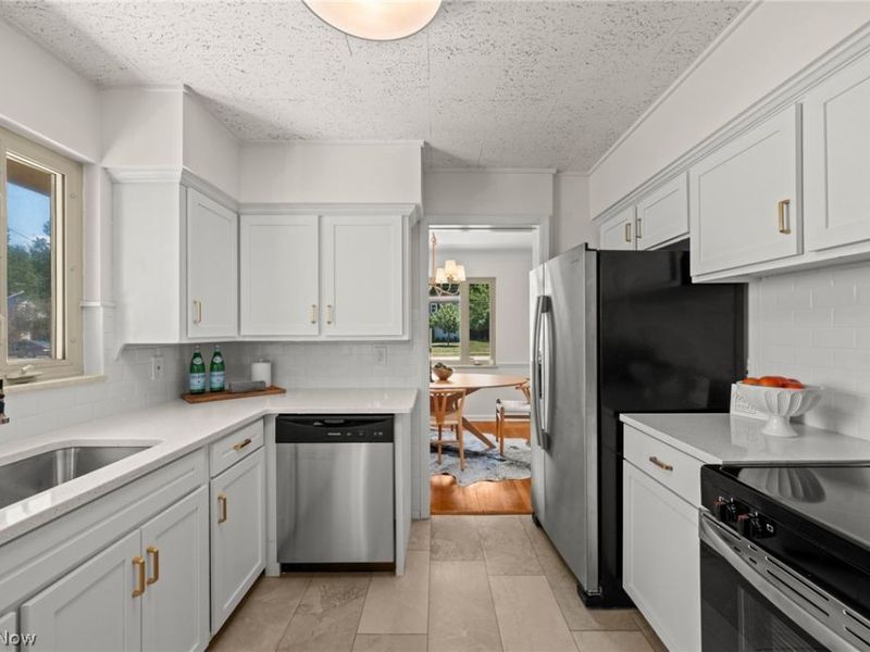 24914 E Oakland, Bay Village, OH 44140 Photo 3