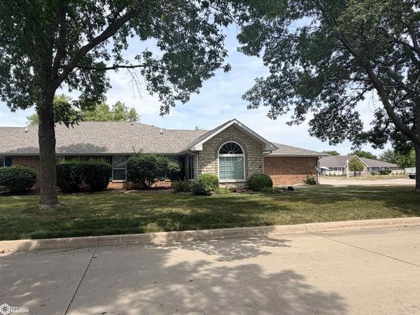 1703 -C Linden Drive, Fairfield, IA 52556