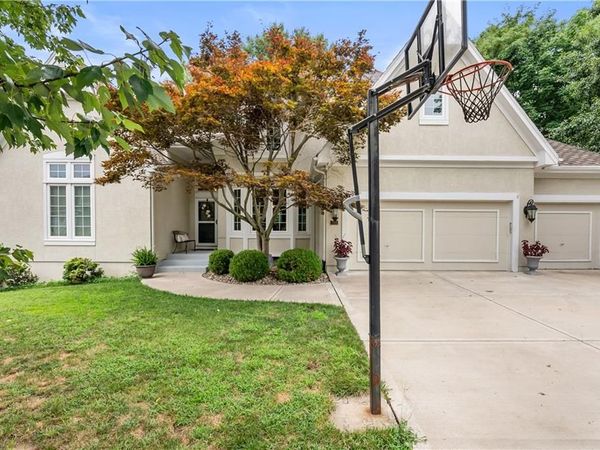 713 NE Plumbrook Place, Lee's Summit, MO 64064