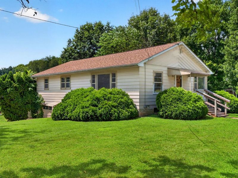 146 Oakland Boulevard NE, Newark, OH 43055 Photo 1
