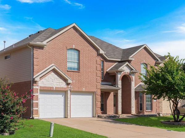5207 W Cove Way, Grand Prairie, TX 75052