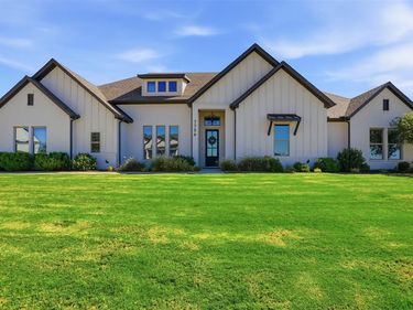 7736 Laura Lake Lane, Fort Worth, TX 76126