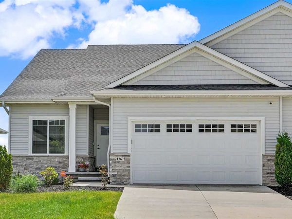 1267 Berkshire Ln, North Liberty, IA 52317