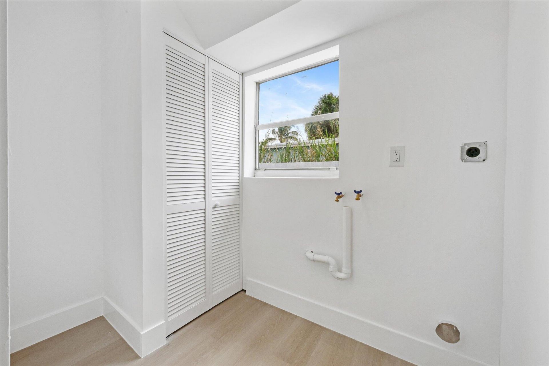 1803 Service Road, North Palm Beach, FL 33408 Photo