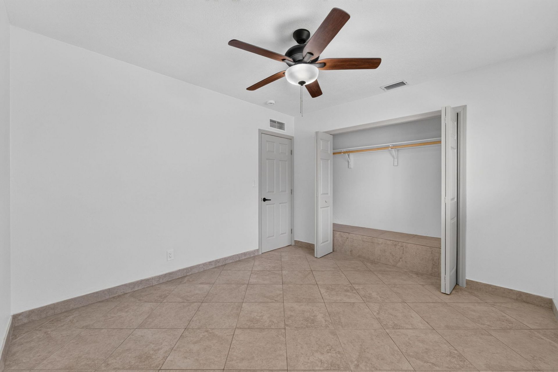 905 NW 133rd Avenue, Sunrise, FL 33325 Photo