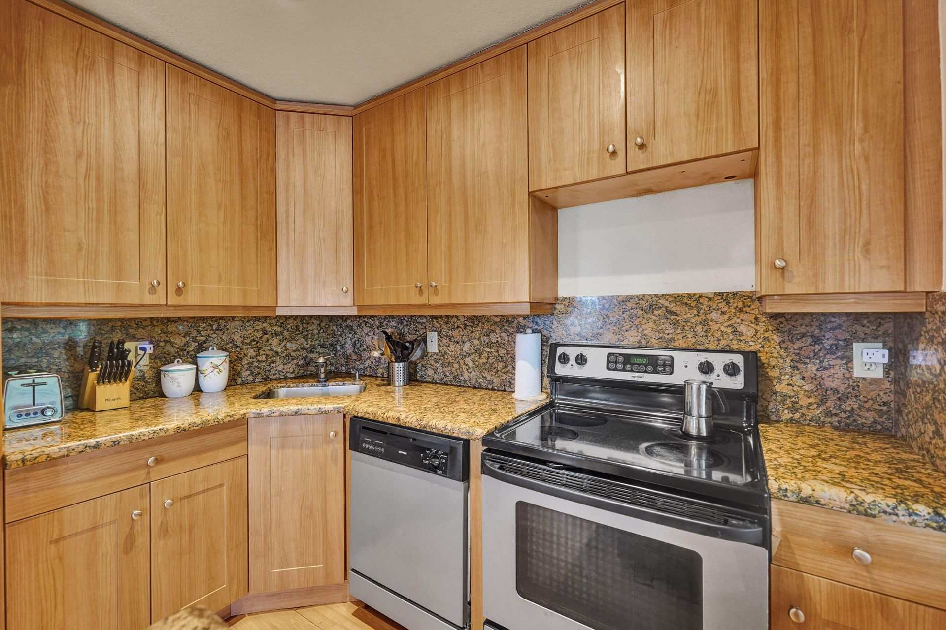 1423 Holly Heights Drive, Unit 12, Fort Lauderdale, FL 33304 Photo