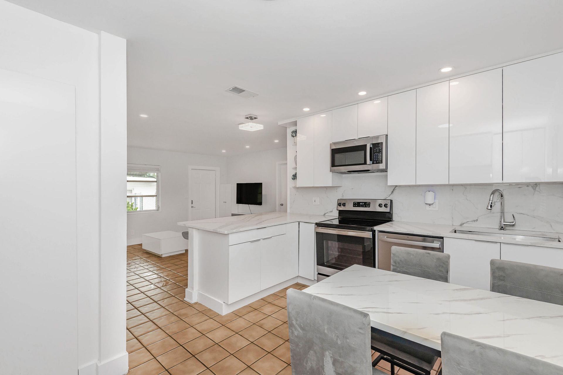 2275 SE 6th Street, Unit 2, Pompano Beach, FL 33062 Photo