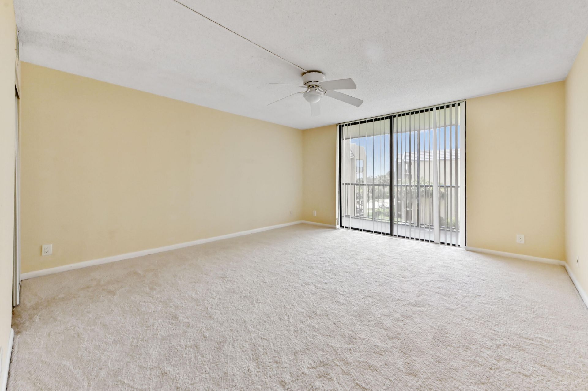 2820 Tennis Club Drive, Unit 401, West Palm Beach, FL 33417 Photo
