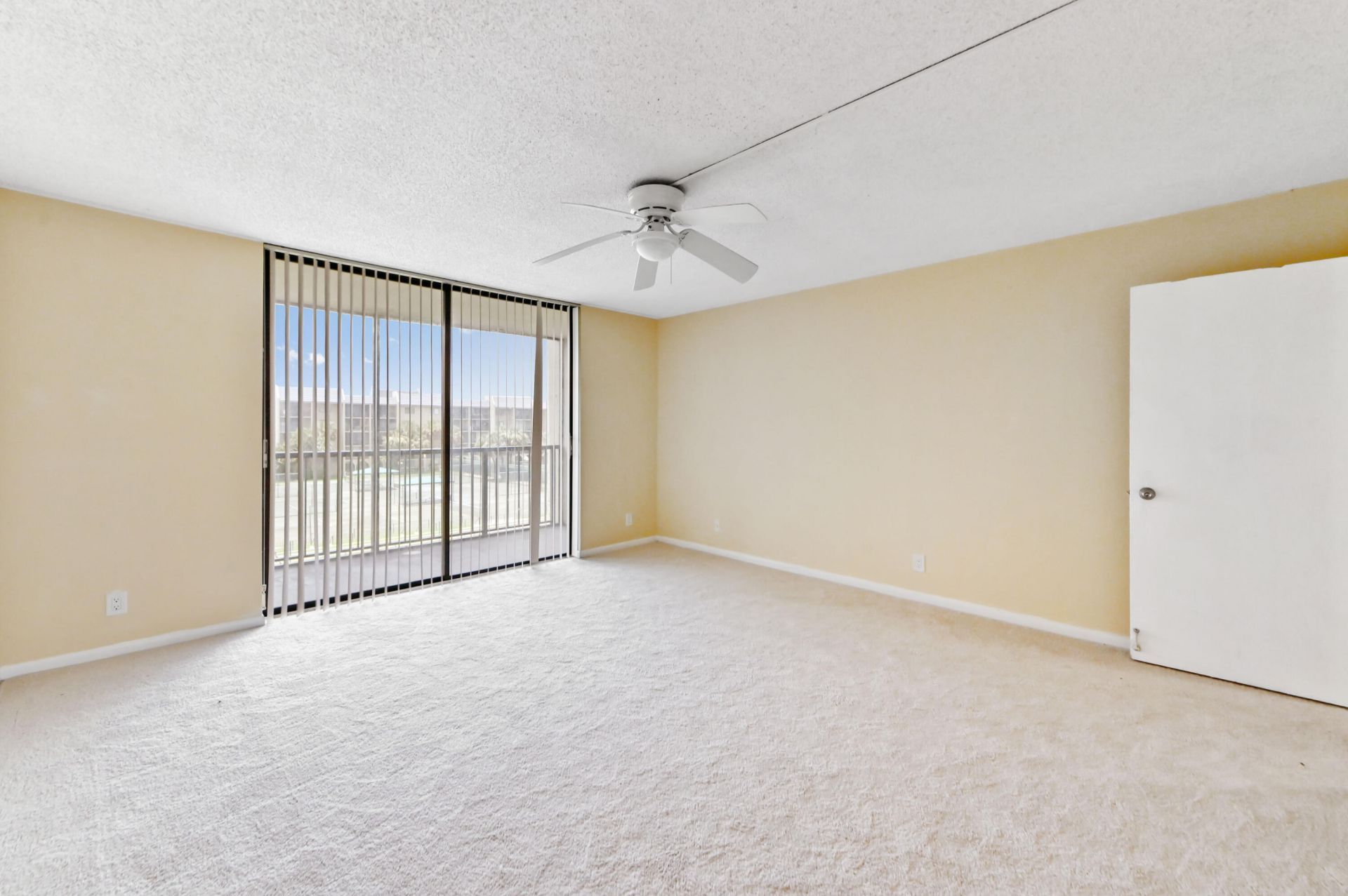 2820 Tennis Club Drive, Unit 401, West Palm Beach, FL 33417 Photo