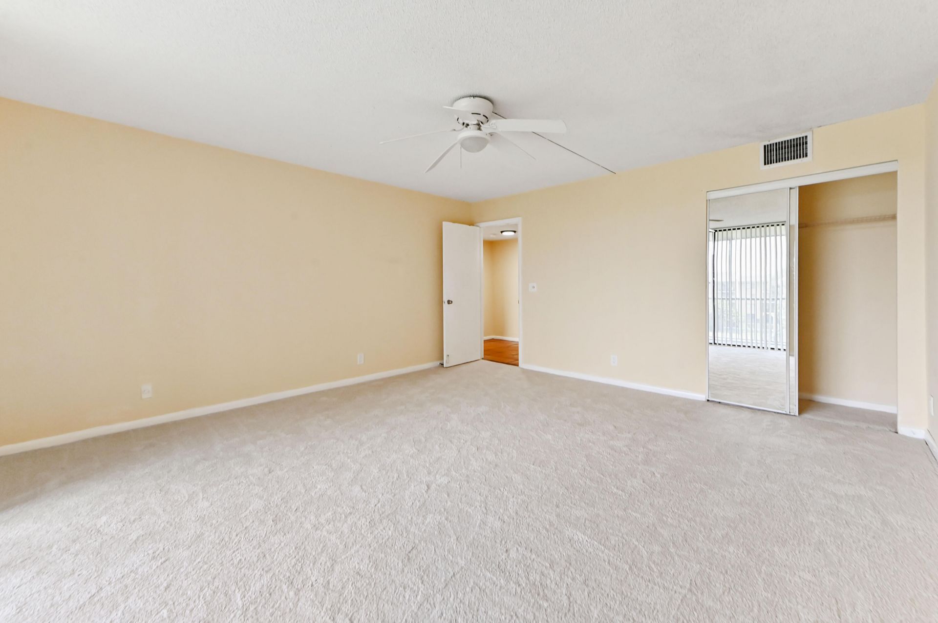 2820 Tennis Club Drive, Unit 401, West Palm Beach, FL 33417 Photo