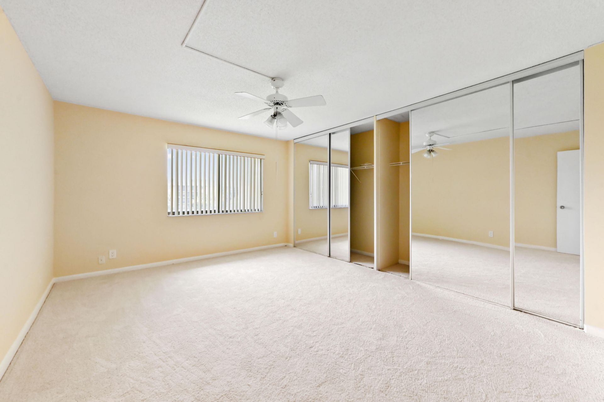 2820 Tennis Club Drive, Unit 401, West Palm Beach, FL 33417 Photo