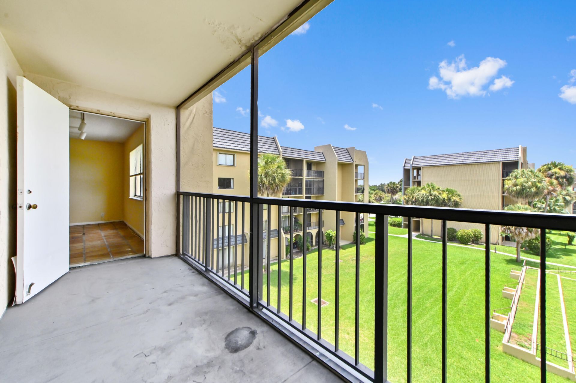2820 Tennis Club Drive, Unit 401, West Palm Beach, FL 33417 Photo