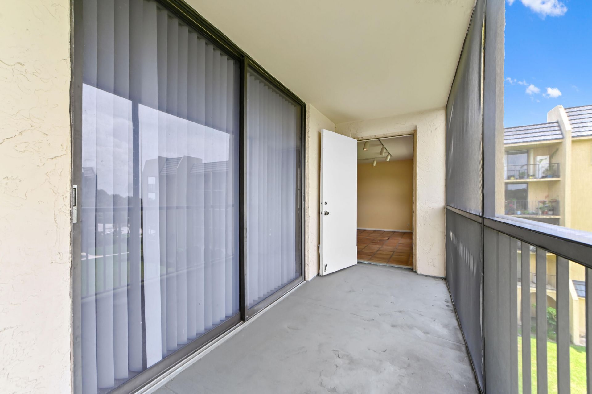 2820 Tennis Club Drive, Unit 401, West Palm Beach, FL 33417 Photo