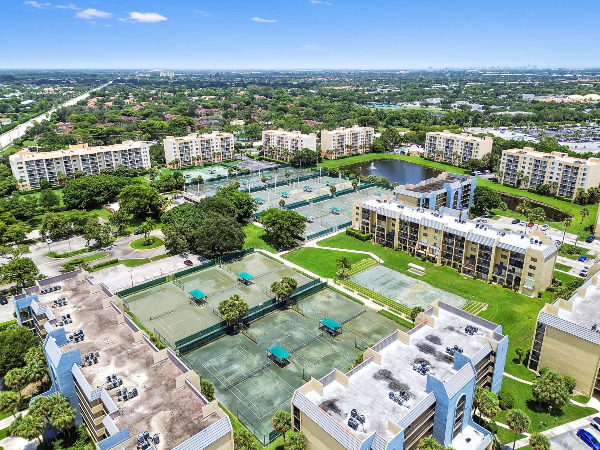 2820 Tennis Club Drive, Unit 401, West Palm Beach, FL 33417 Photo