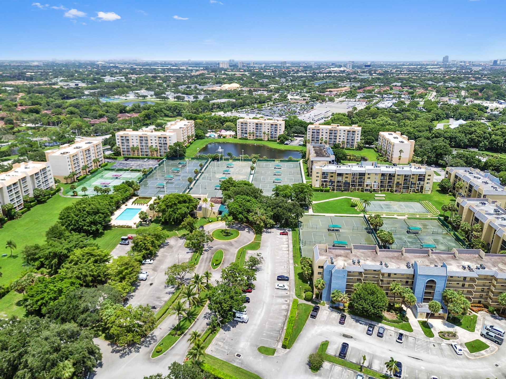 2820 Tennis Club Drive, Unit 401, West Palm Beach, FL 33417 Photo