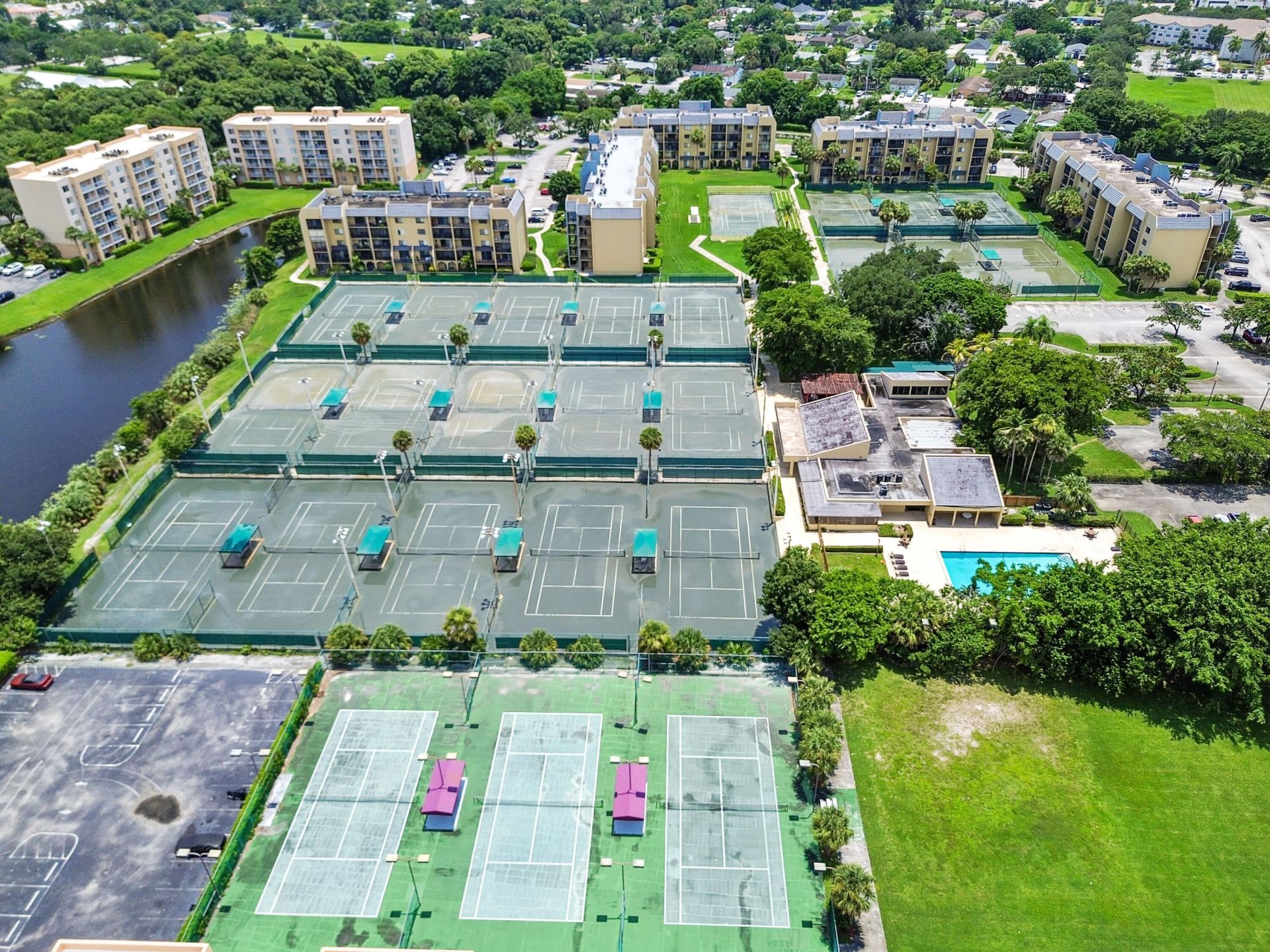 2820 Tennis Club Drive, Unit 401, West Palm Beach, FL 33417 Photo