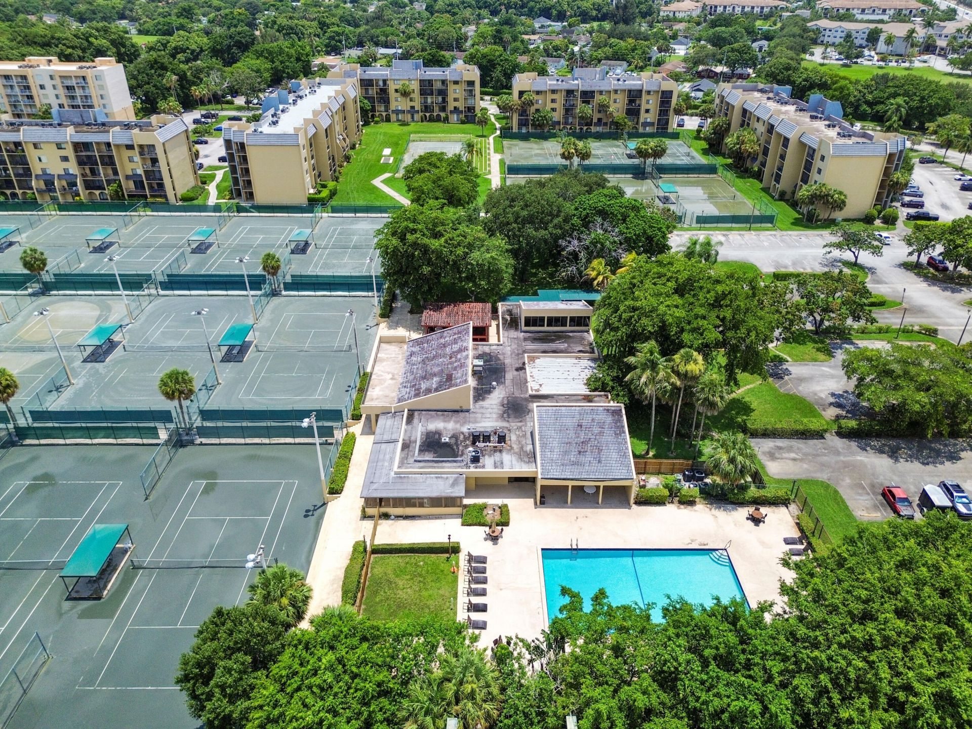 2820 Tennis Club Drive, Unit 401, West Palm Beach, FL 33417 Photo