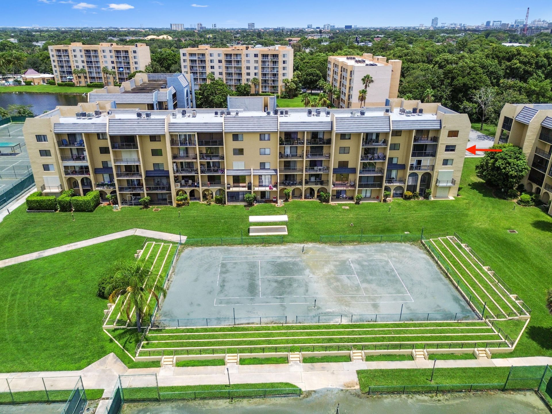 2820 Tennis Club Drive, Unit 401, West Palm Beach, FL 33417 Photo
