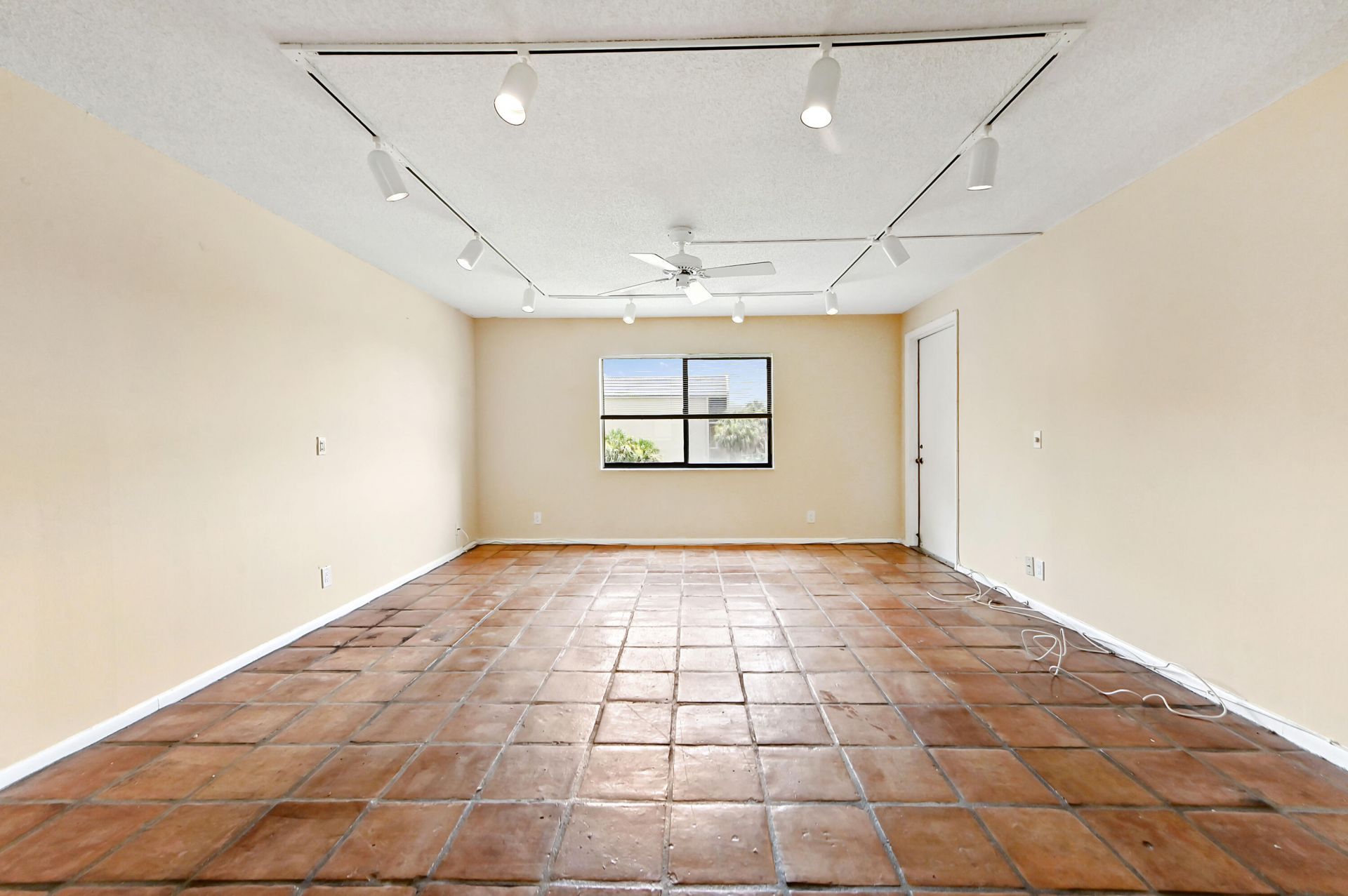2820 Tennis Club Drive, Unit 401, West Palm Beach, FL 33417 Photo